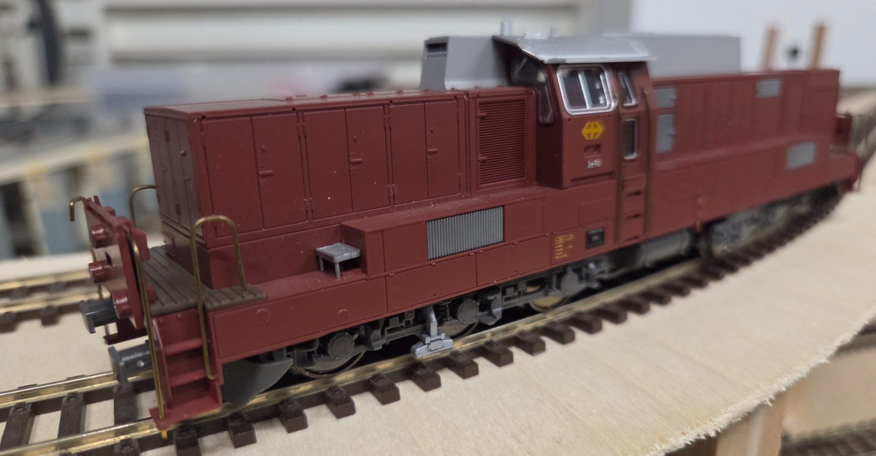 Hobbytrain Modellini di ferrovie: Hobbytrain SBB  Am 6/6 DC analog mit OVP – Usato da Lostallo venduto da Berto