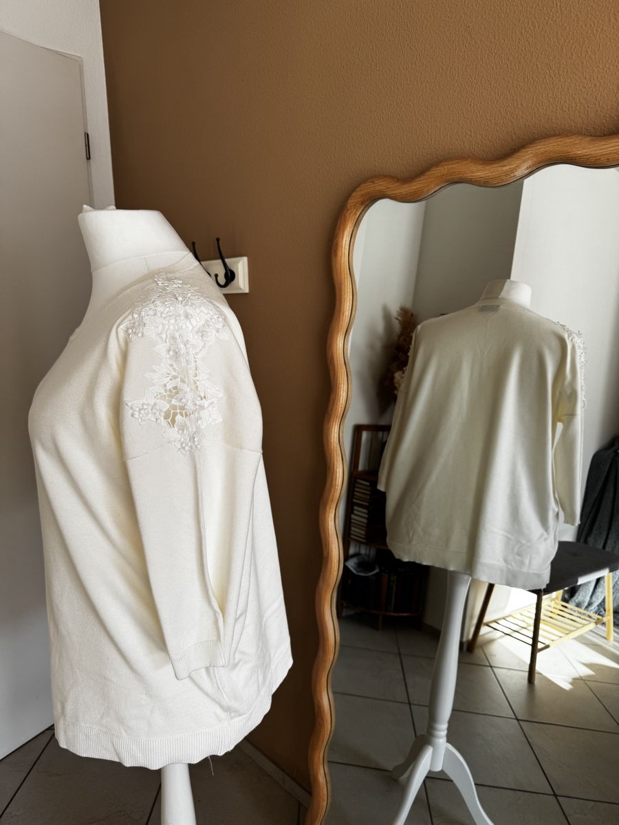 C&A Maglioni & Felpe: Edler Pulli mit Spitze, cremeweiss, Grösse XL – Nuovo (secondo la descrizione) da Muttenz venduto da einfach-schoen 1
