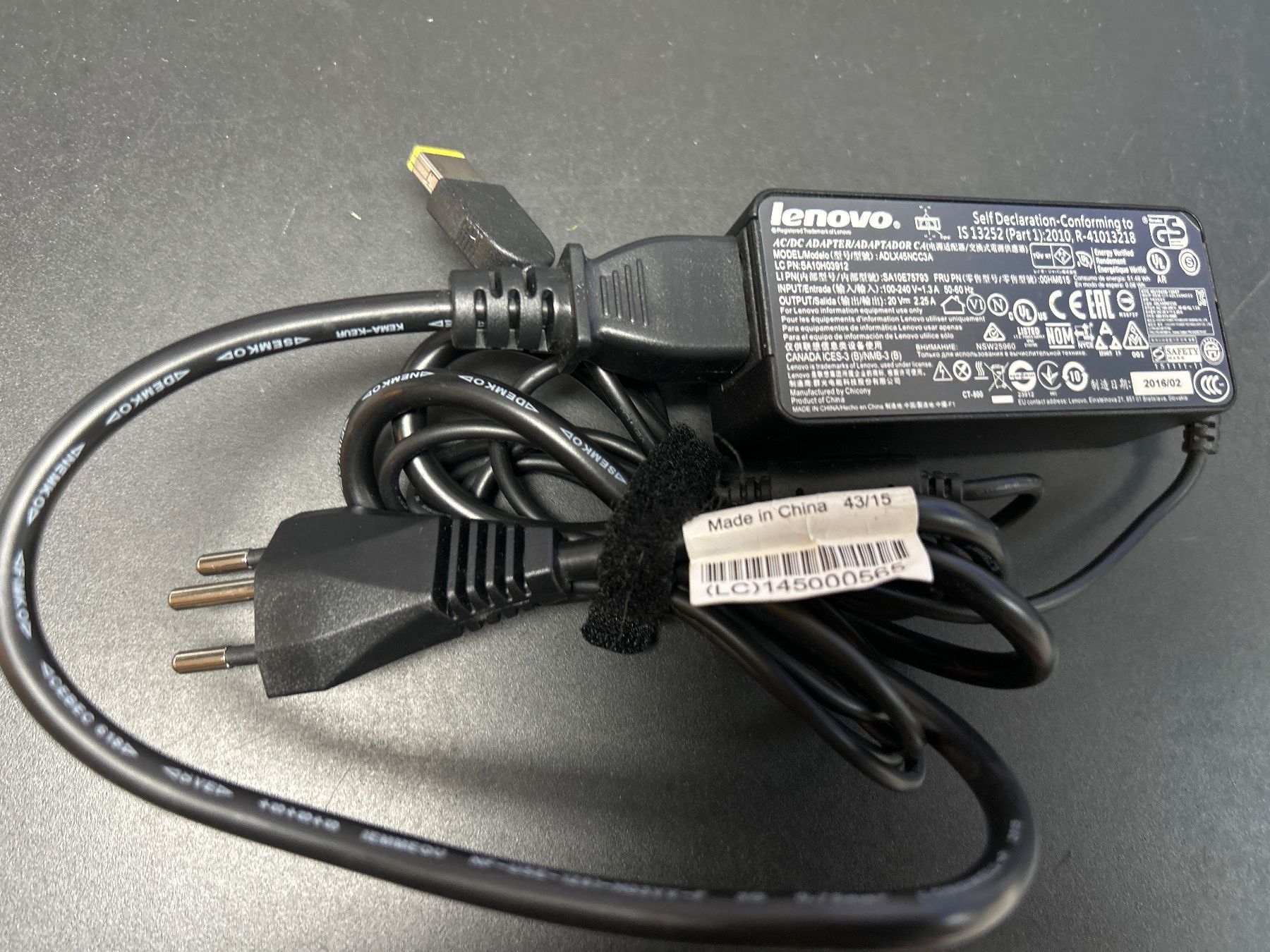 Lenovo Caricabatterie: Lenovo Notebook Netzteil mit Square Thinkpad Stecker - 45W – Usato da Lüsslingen venduto da Piper