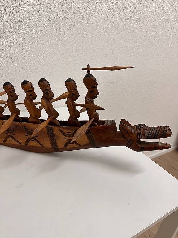 Tutte le decorazioni: Handgeschnitztes Holzboot mit Ruderfiguren – Usato da Obernau venduto da Arche_Noah_Brocki 3