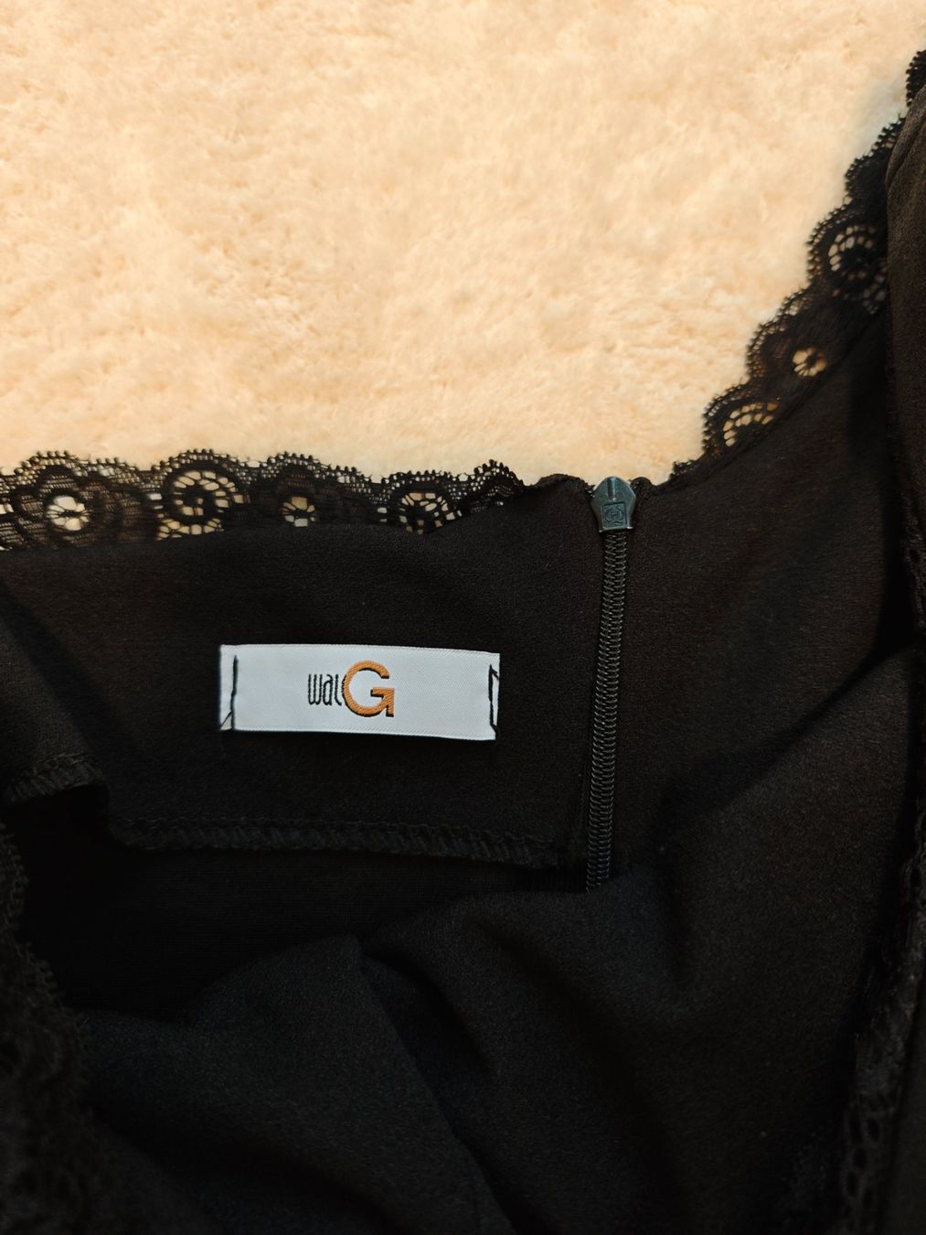 Wal G. Tute: Schicker One-Shoulder Jumpsuit Wal G. Schwarz, Grösse M – Usato da Gunzgen venduto da 0Aurin0 2
