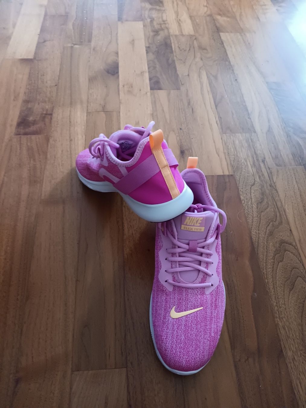 Nike Scarpe da donna: NIKE Original Neu Damen Schuh mit QR Code unbenutzt – Nuovo e nell'imballaggio originale da Chur venduto da alc_9q6q 1