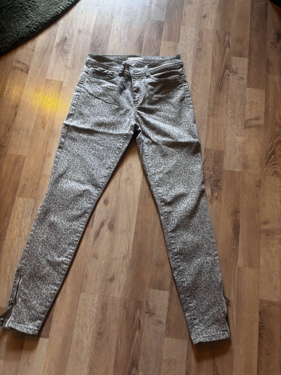 Esprit Pantaloni: Esprit Hose Leo-Print Grösse 34  – Nuovo (secondo la descrizione) da Steffisburg venduto da TelmaG 1