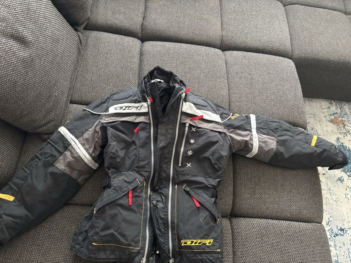 Giacche & Cappotti: Kinder Motorradjacke Grösse 158/164 – Usato da Rüti ZH venduto da Crystal_Bloom