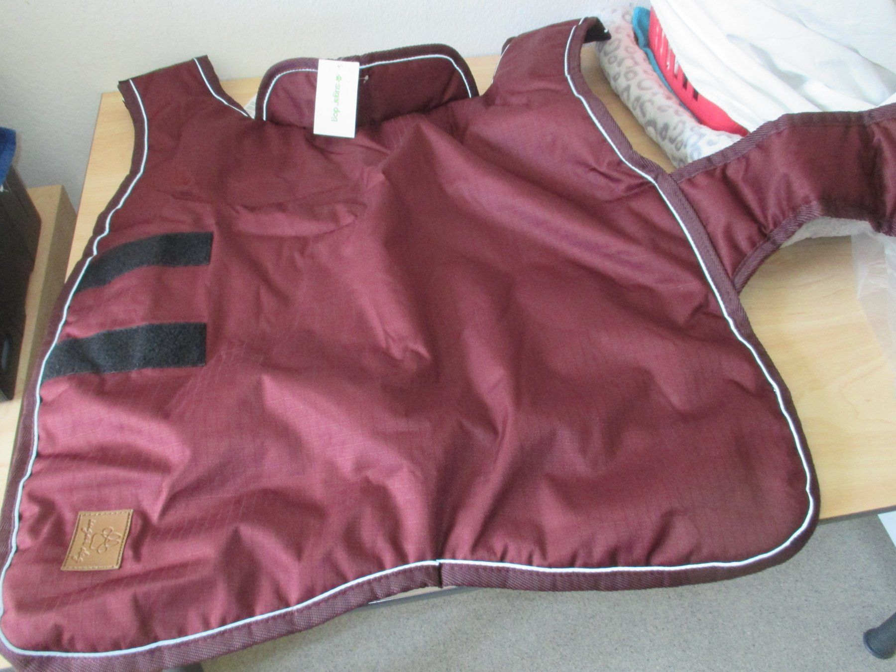 Abbigliamento: Wattierte Warme Hundemäntel Bordeaux Neu Gr.64cm oder 75cm – Nuovo e nell'imballaggio originale da Winterthur venduto da katzen07 5