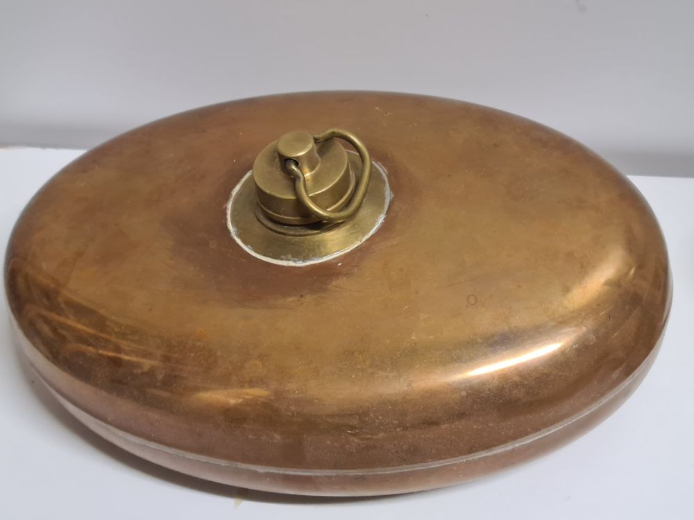 ANCIENNE BOUILLOTTE VENTRALE en cuivre avec sa chainette en bronze