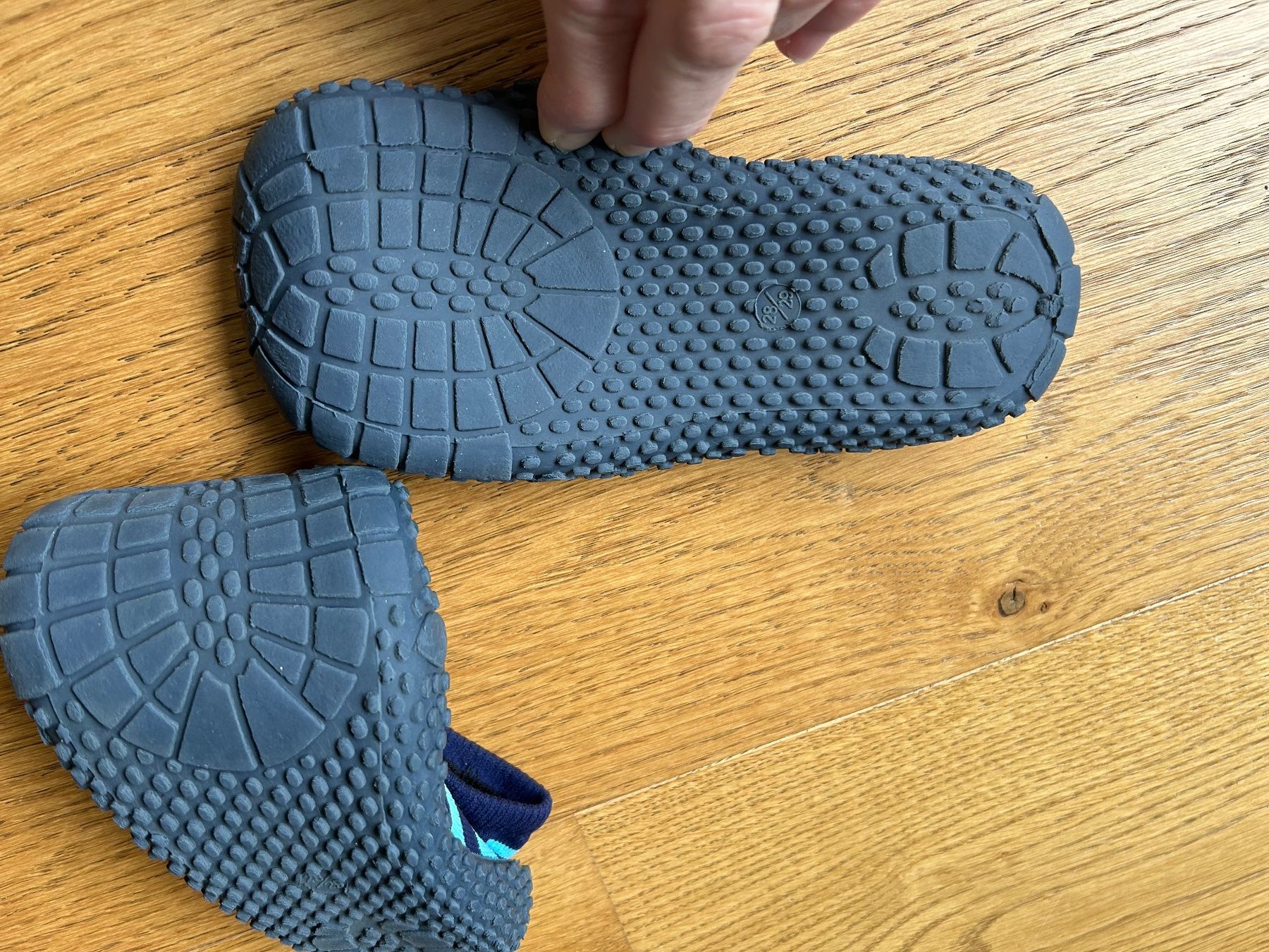 Chaussures garçon: Kinder Strandschuhe Gr.28 – D'occasion à Rothrist par szc_9dg5 3