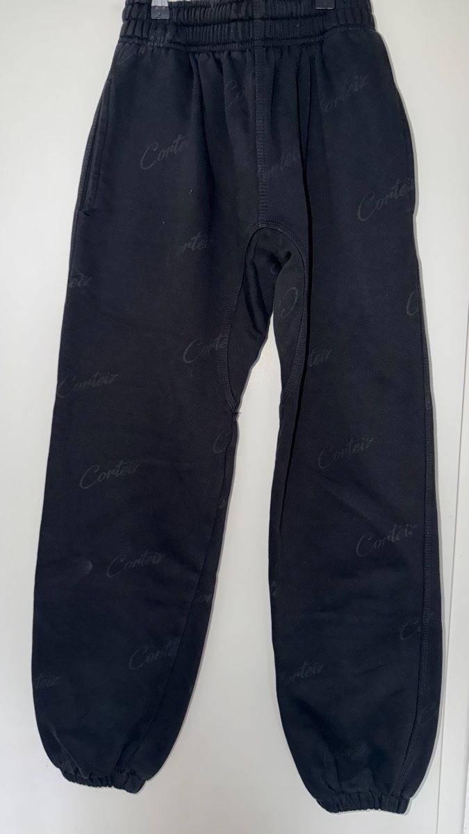 Corteiz Pantaloni: Corteiz All Over Print Script Joggers - Black - Size XS  – Nuovo (secondo la descrizione) da St Gallen venduto da Alii 4