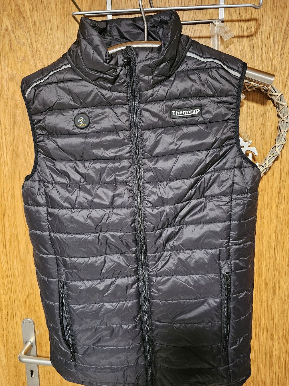 Gilet & Giacche: Thermrup Heizweste, Schwarz, Grösse M – Nuovo e nell'imballaggio originale da Hinterforst venduto da Hardi1987
