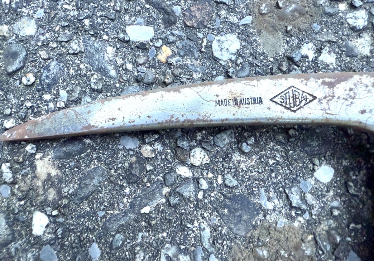 Attrezzatura da arrampicata: Original Stubai Eispickel / Bergpickel – Usato da Schattenhalb venduto da Oodaaq 2