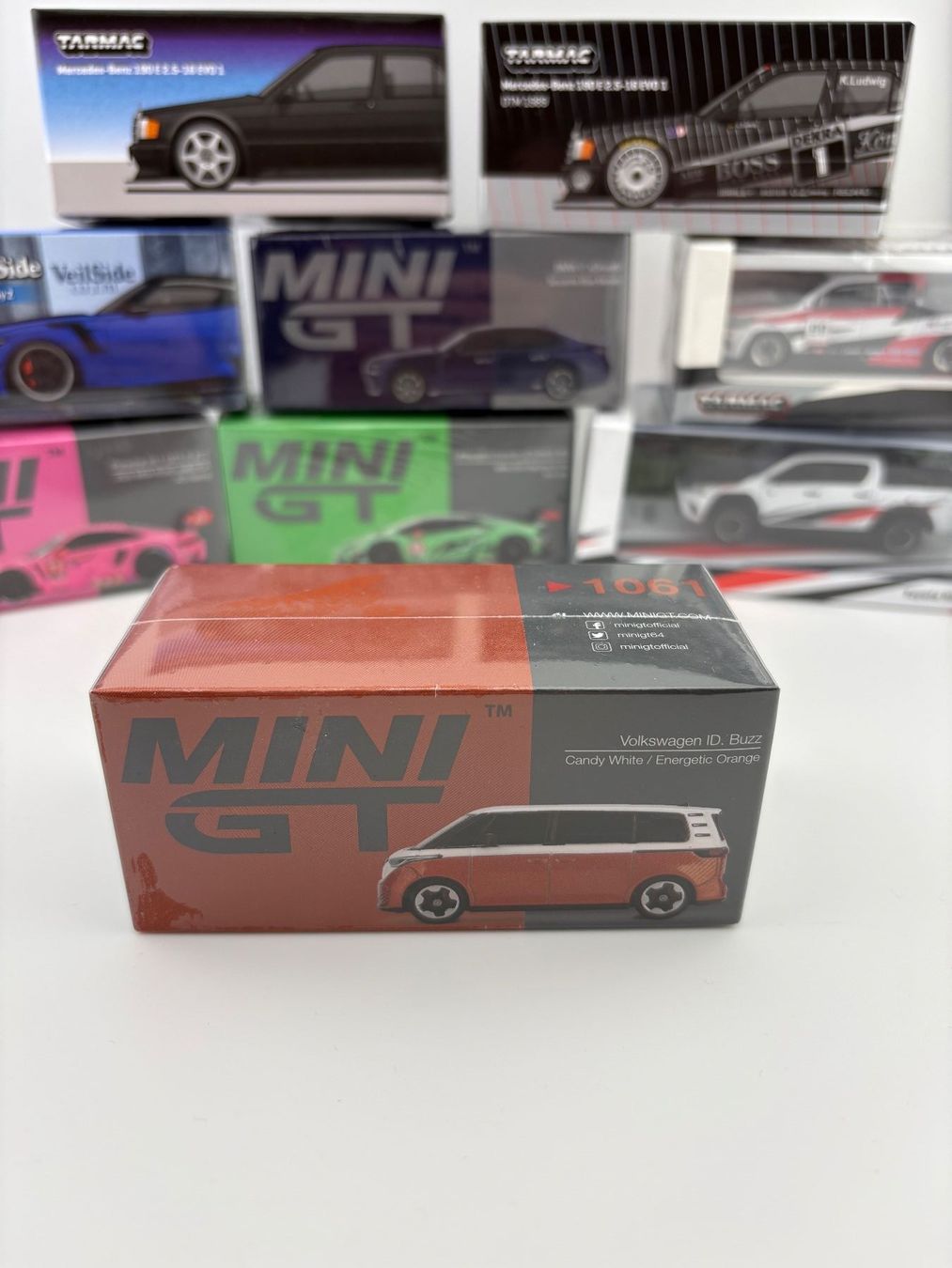 Hot Wheels Modellini d'auto: Mini GT Volkswagen ID. Buzz - 1061 – Nuovo e nell'imballaggio originale da Flawil venduto da HeisseReifen