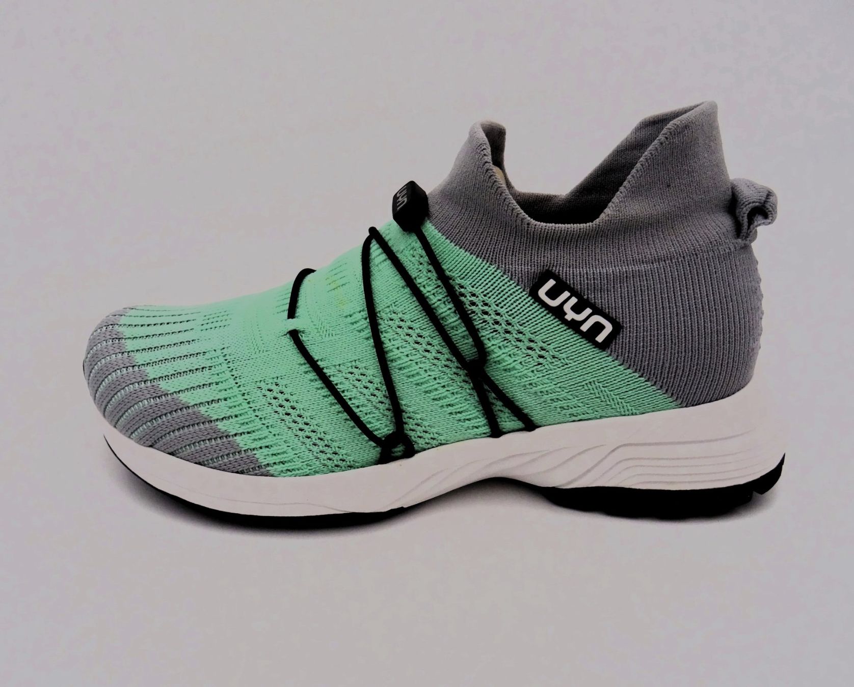 UYN Scarpe da donna: UYN FREE-FLOW TUNE, MINT/SILVER, GR. 36 – Nuovo (secondo la descrizione) da Winterthur venduto da Restwert_Winterthur 1