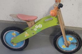Süsses Laufrad aus Holz für kleine Entdecker ab 2 Jahre