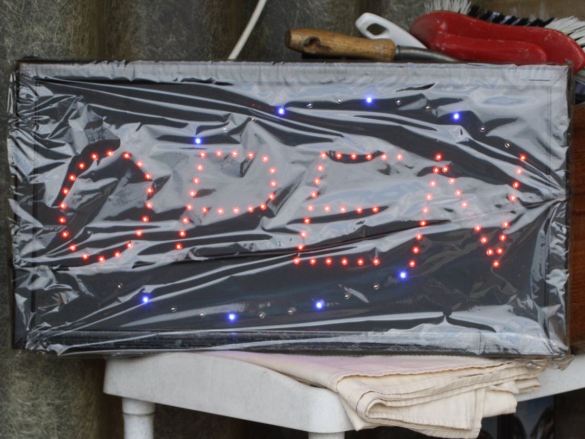 Insegne: OPEN LED SCHILD WERBUNG.... – Usato da Wauwil venduto da Pneuedy