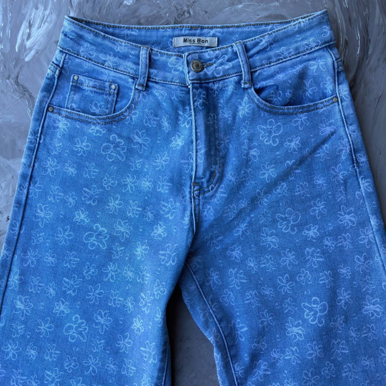 Jeans: Jean Large Imprimé Fleurs – D'occasion à Thônex par Suisse.Shopping 3