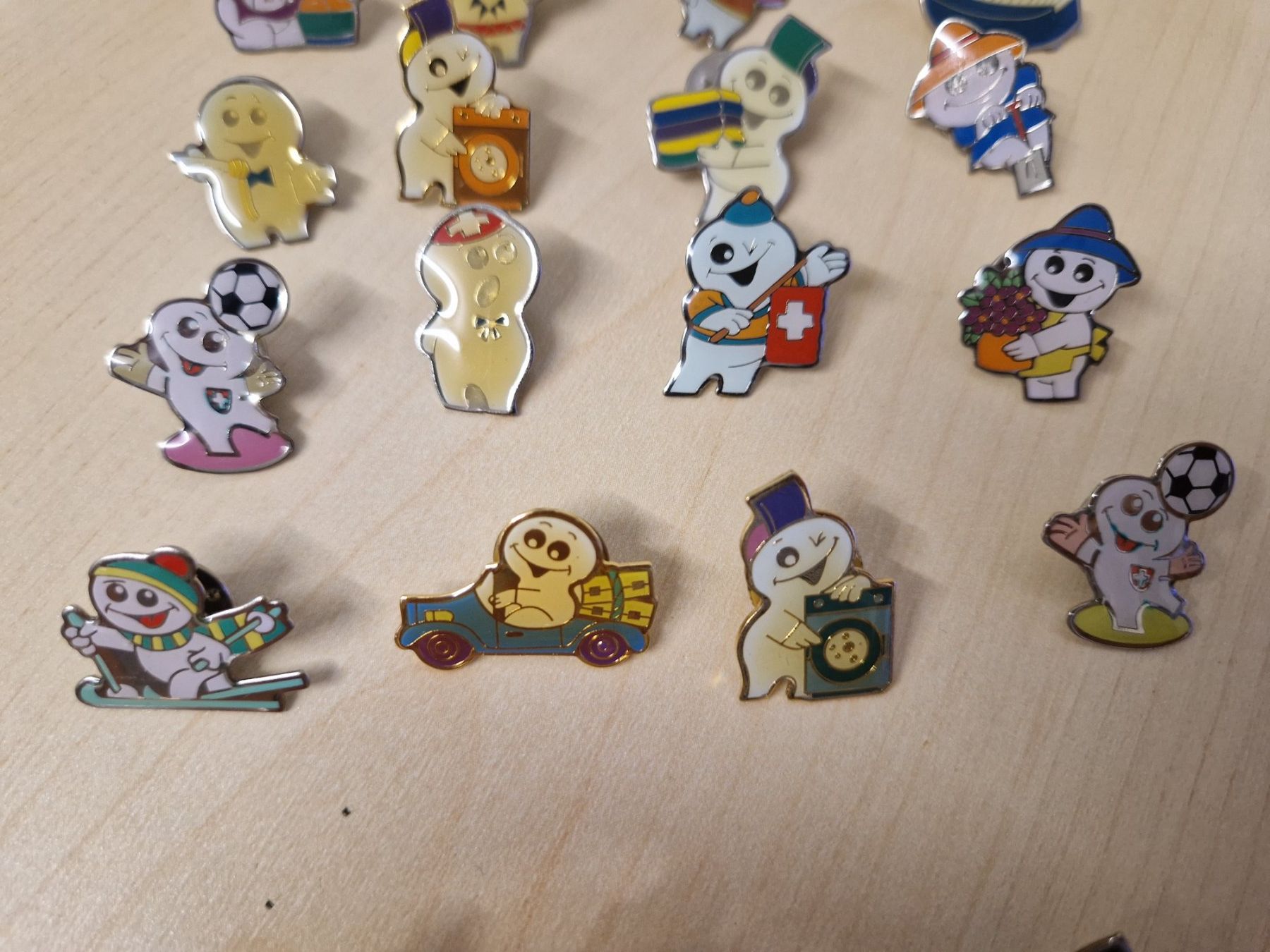 Plaketten & Abzeichen: 20 pins – Gebraucht aus Mezzovico von maemy 2