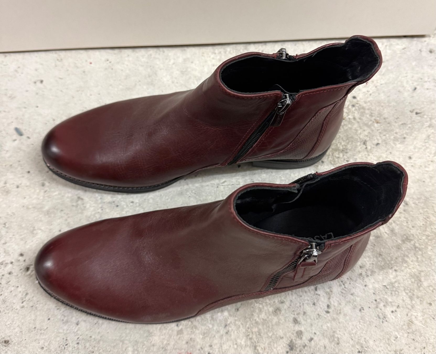 Damenschuhe: Bordeauxrote Lederstiefeletten – Gebraucht aus Interlaken von feli_z 1