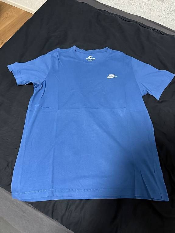 Nike T-shirt: Nike T-shirt Bleu Taille L – Usato da Chézard-St-Martin venduto da keke_0675 2