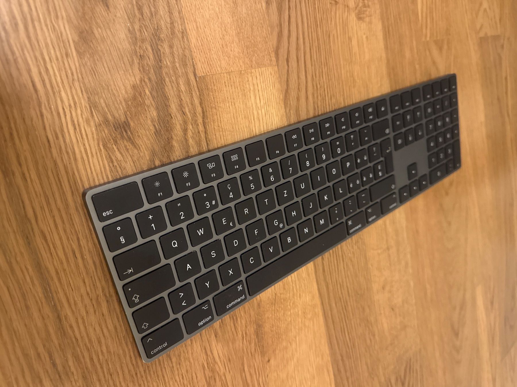 Apple Claviers: Apple Magic Keyboard mit Ziffernblock grau – D'occasion à Zürich par tot_p6vj 1