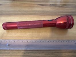 Maglite Taschenlampe rot guter Zustand 3D MAG-LITE