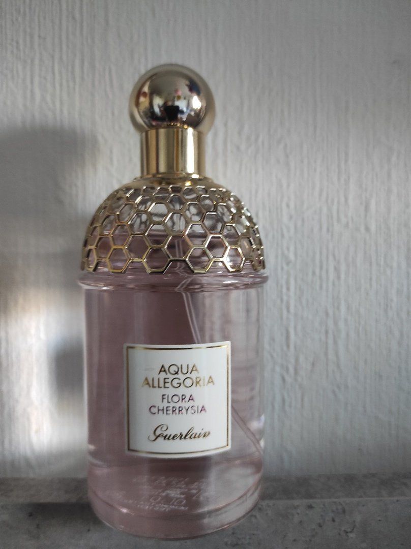 Guerlain Profumi & Eau de Toilette: Flora Cherrysia Guerlain edt 125ml – Usato da Renens VD venduto da cla_7zv5 2