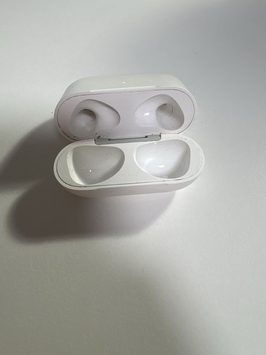 Apple Chargeur: AirPods 3 Ladecase – Défectueux à Rümlang par svent 3