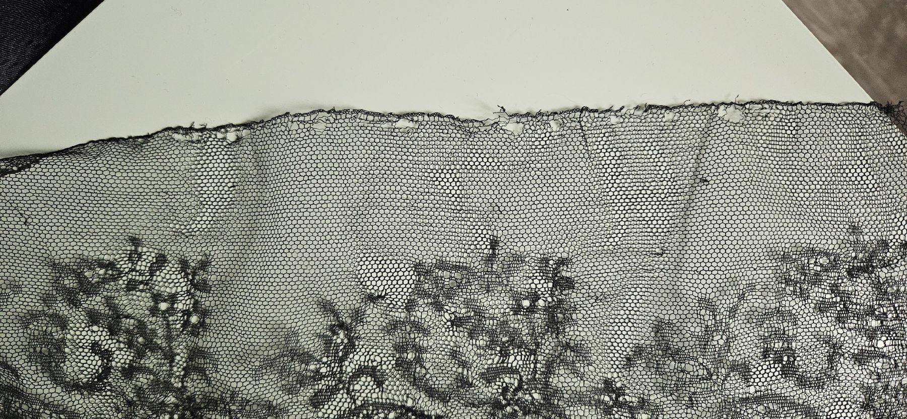 Tessuti: dentelle ancienne 5m50x17cm – Difettoso da Carouge GE venduto da Lea000 1