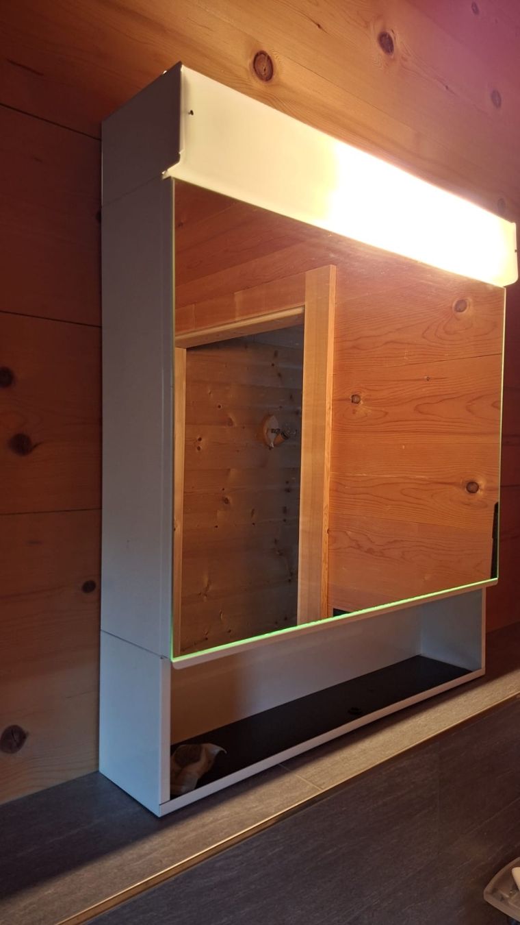Armadietti a specchio: Spiegelschrank Bad mit Licht – Usato da Chur venduto da Kalafi 4