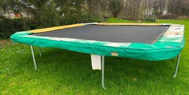 Trampolin - Sportgerät 330 x330 Sprungfläche