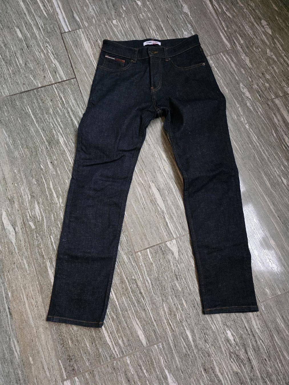 Tommy Hilfiger Jeans: Tommy Jeans, Grösde 27/32, neu – Nuovo (secondo la descrizione) da Mollis venduto da DaKo79