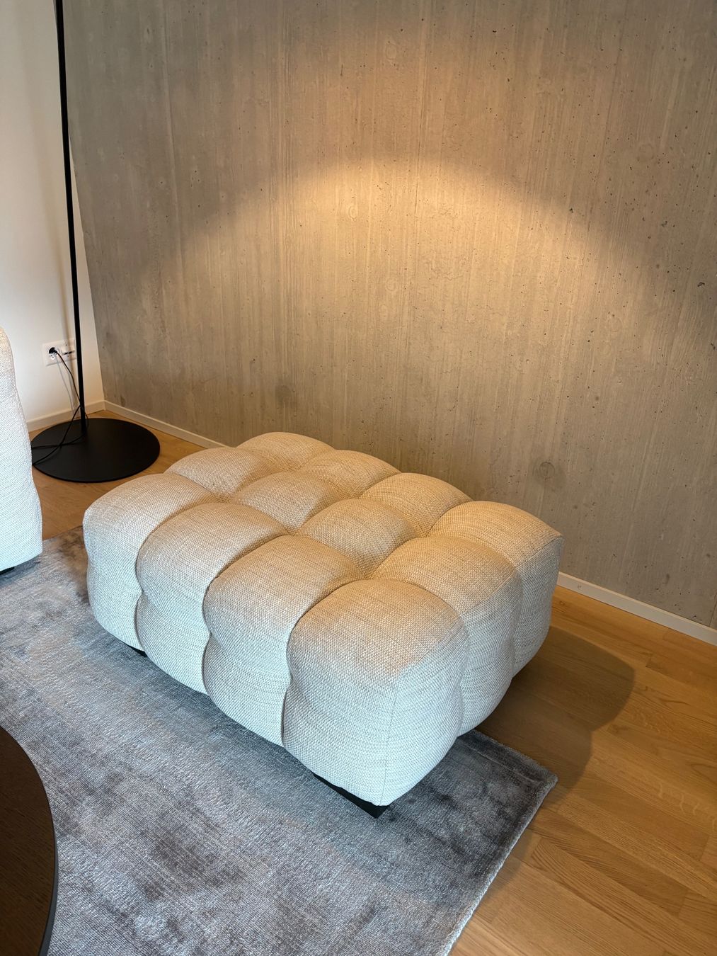 Divani: Beiges Sofa mit passendem Sitzpouf - Topzustand – Usato da Stäfa venduto da jam_msw9 3