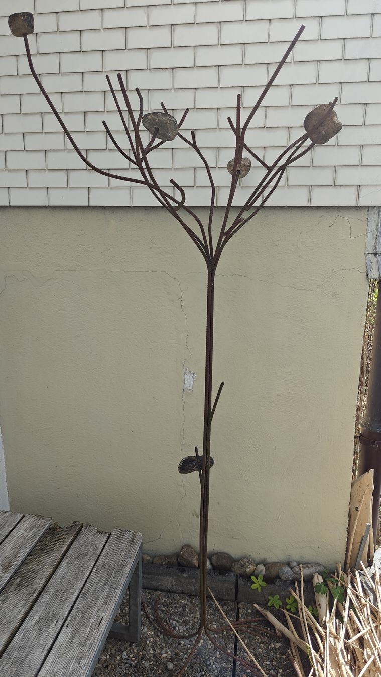 Tutte le decorazioni: Gartendeko: Metallbaum mit Steinen, einzigartig! – Usato da Wattwil venduto da Fair2nd