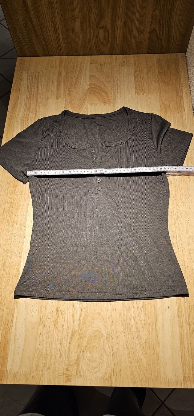 T-shirt: Graues Stretch Shirt Gr. L – Usato da Azmoos venduto da Jadejo