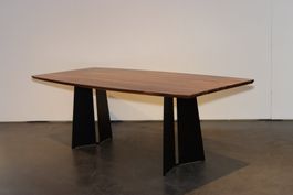Esstisch mit massiv Nussbaum Blatt