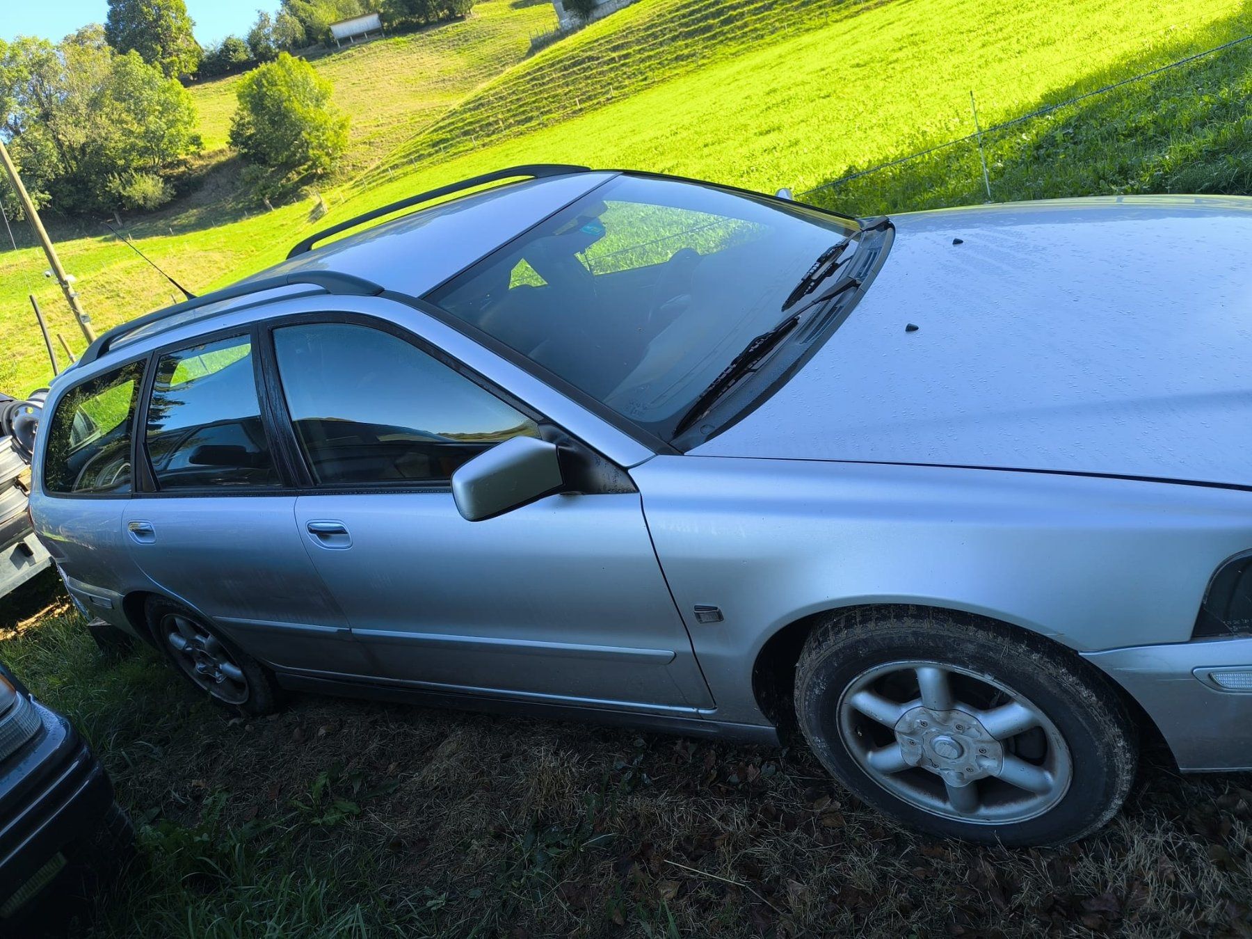 Volvo Automobili: Volvo V40 1.8 – Usato da Guggisberg venduto da Bmaegerli 4