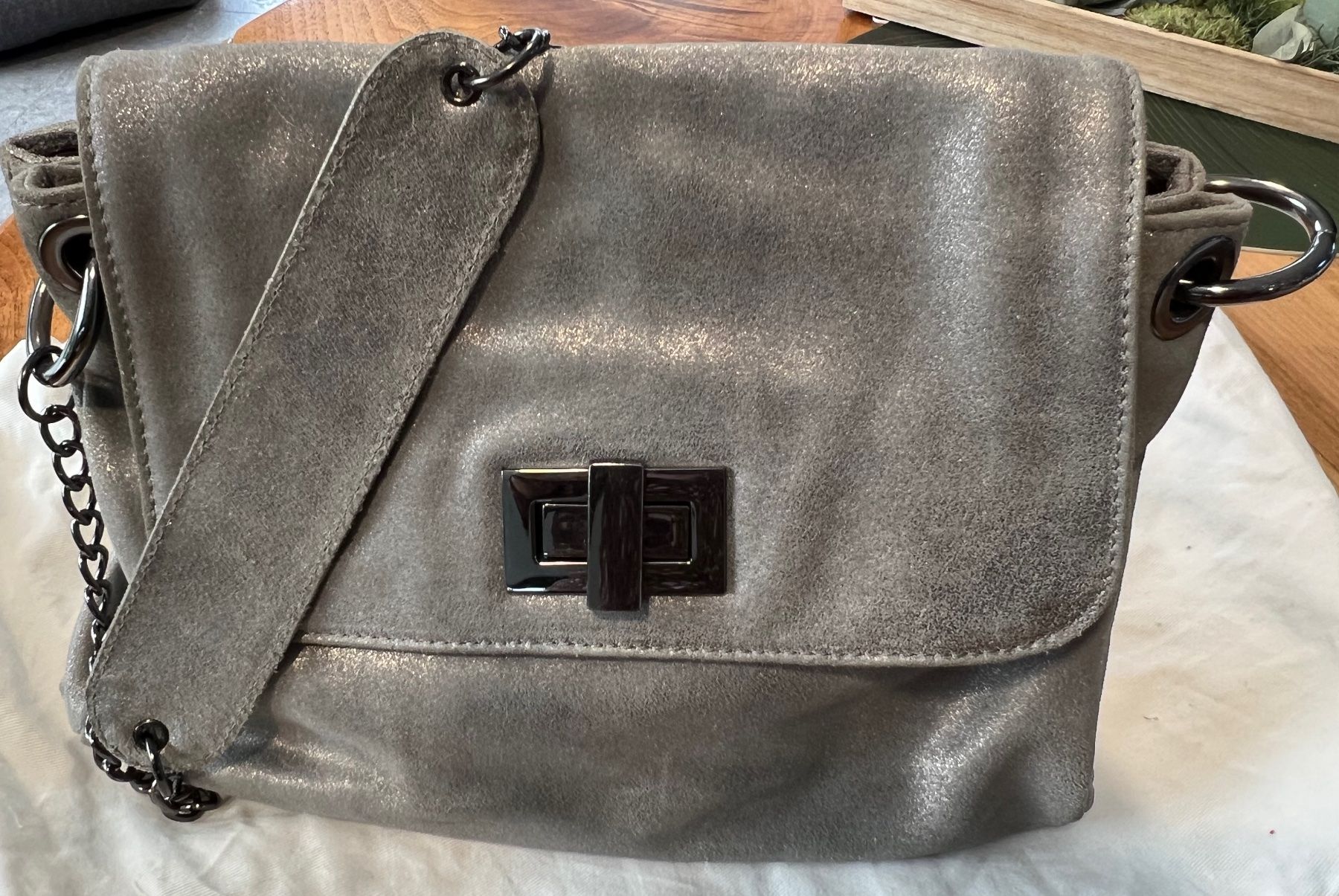 Taschen für Damen: Sac daim MAX & MOI – Gebraucht aus Corsier GE von ver_ywn5 1
