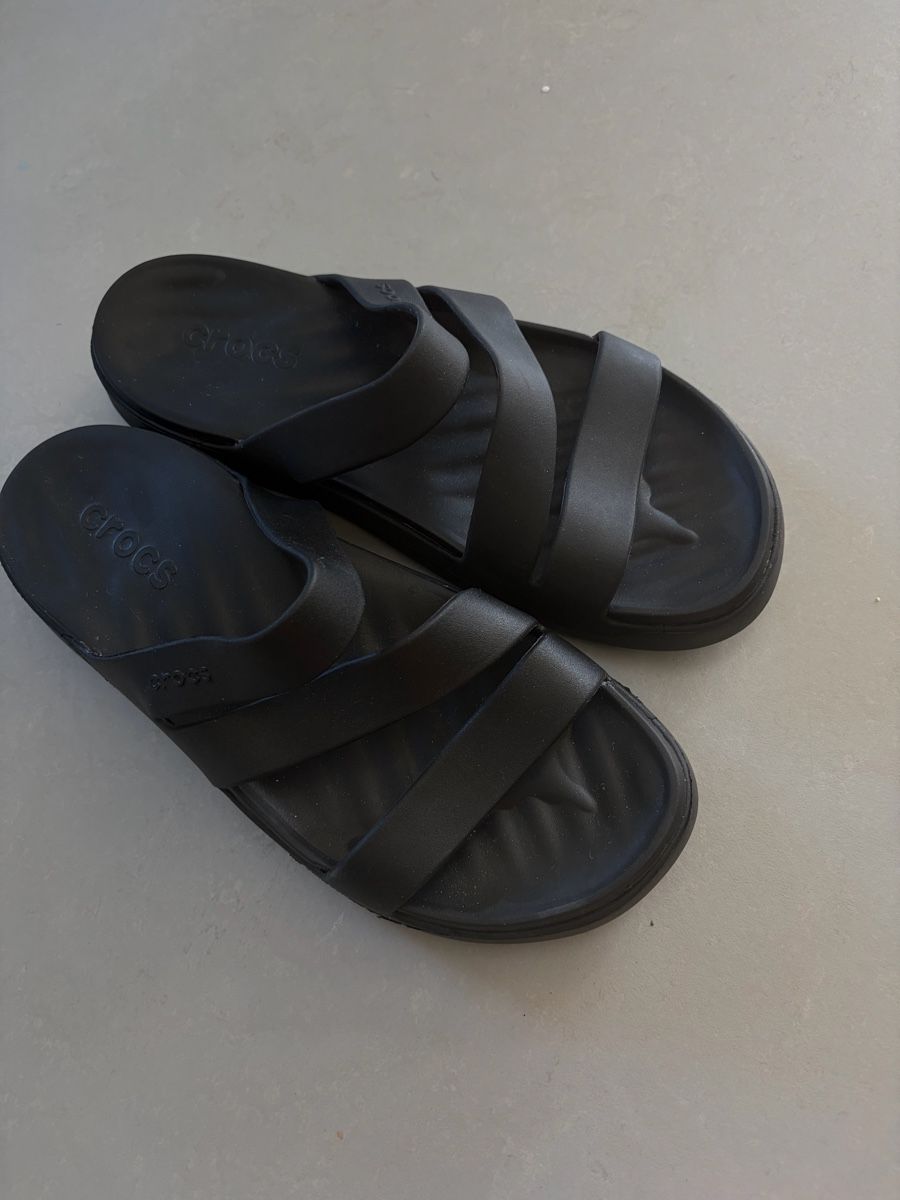 Crocs Chaussures hommes: Crocs Grösse 39 / 40 neuwertig – D'occasion à Derendingen par flavi-ri