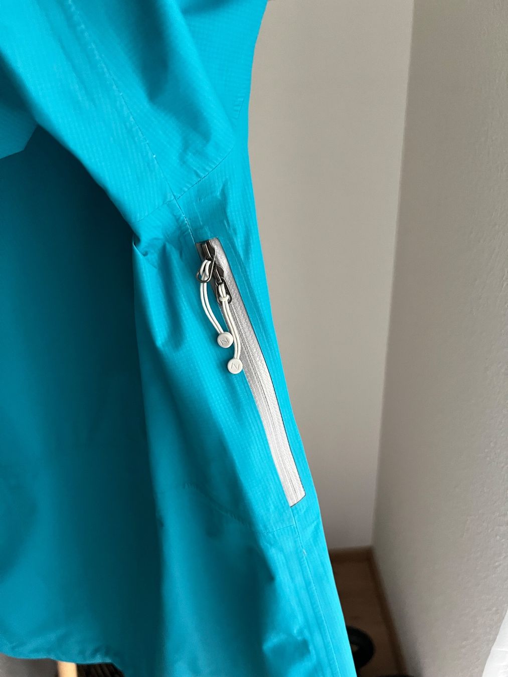 46 Nord Giacche: Regenjacke von 46N – Usato da Näfels venduto da vike17 2