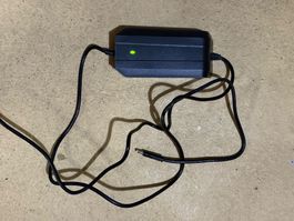 Ladegerät E-Bike, Elektrofahrrad 36V Li-Ion 12v KFZ Stecker