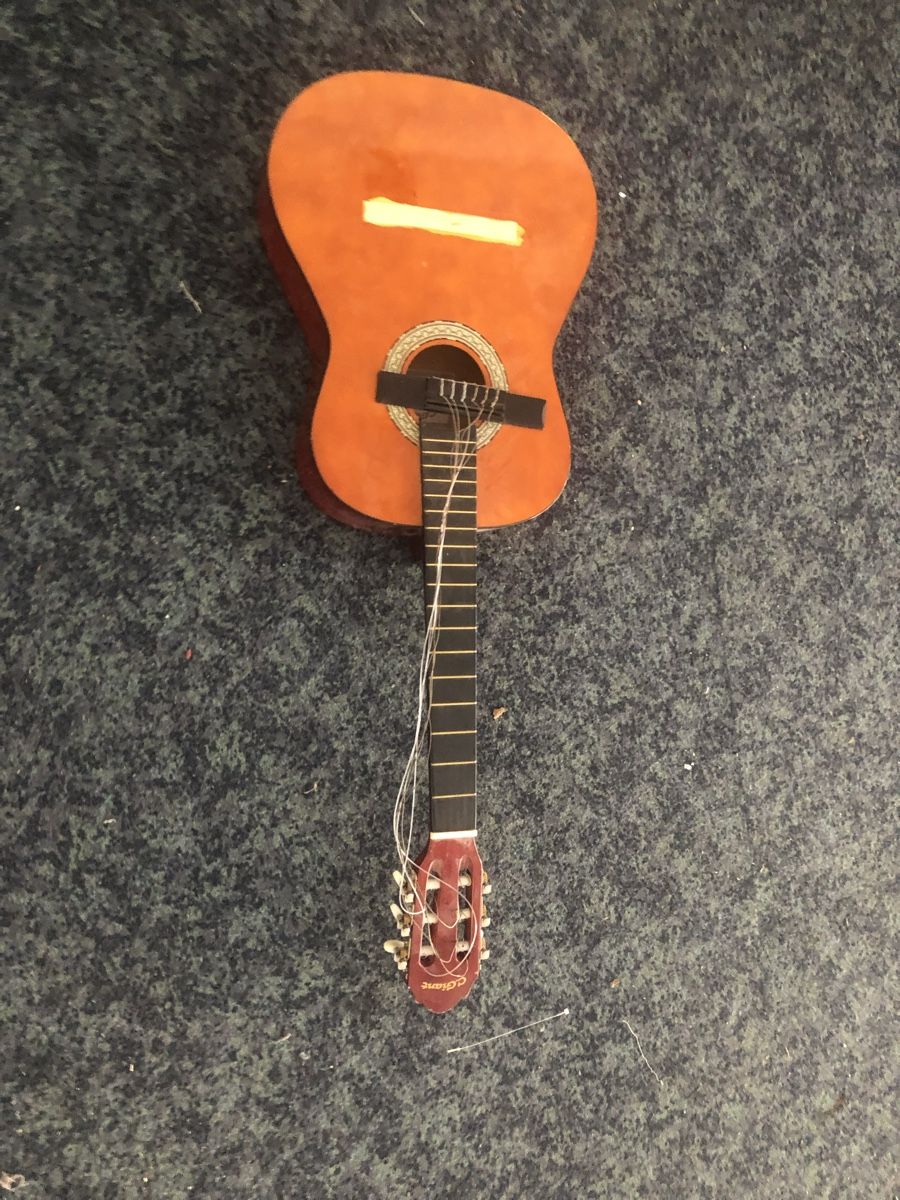 C.Giant Strumenti musicali: Guitare classique C.Giant 36 inch  – Difettoso da Biel-Bienne venduto da alos07
