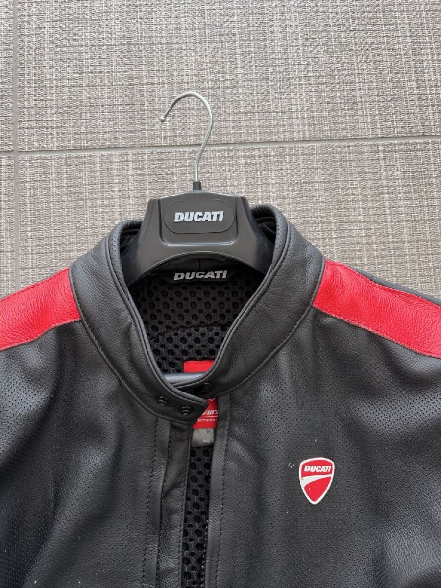 Ducati Vestes: Ducati Lederjacke – D'occasion à Sursee par nha00 1