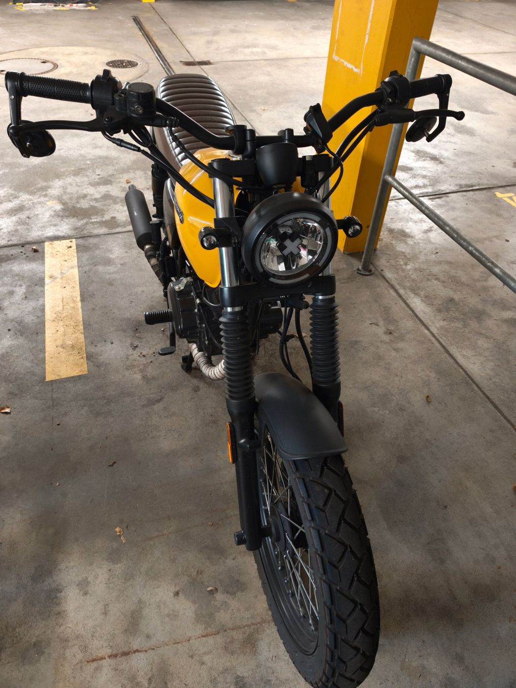 Brixton Motorcycles Route: Brixton Cromwell 125 – D'occasion à Niederlenz par reaphy 1