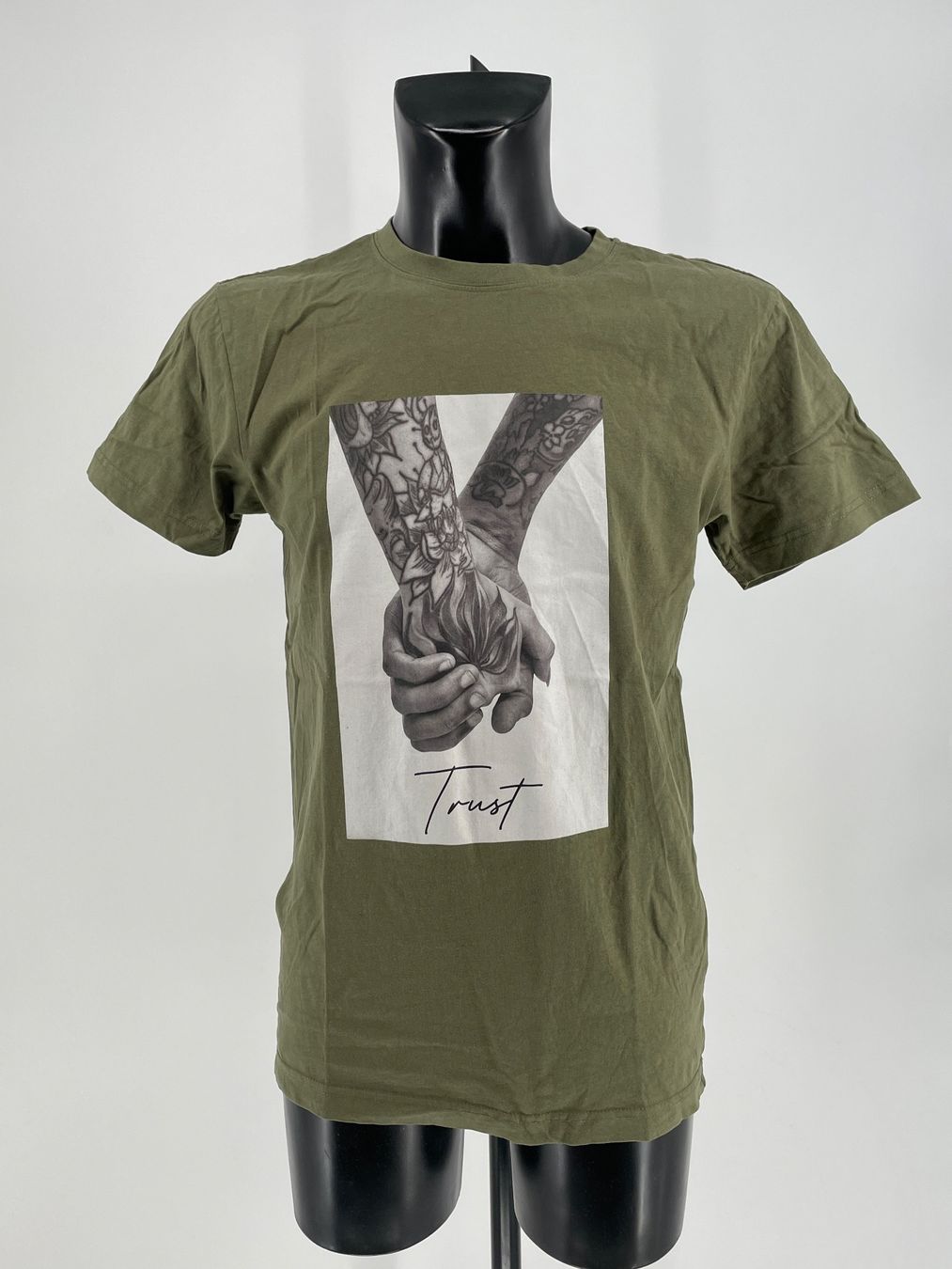 T-Shirts: Shirt Gr. M von Mister tee – Gebraucht aus Auenstein von moin.
