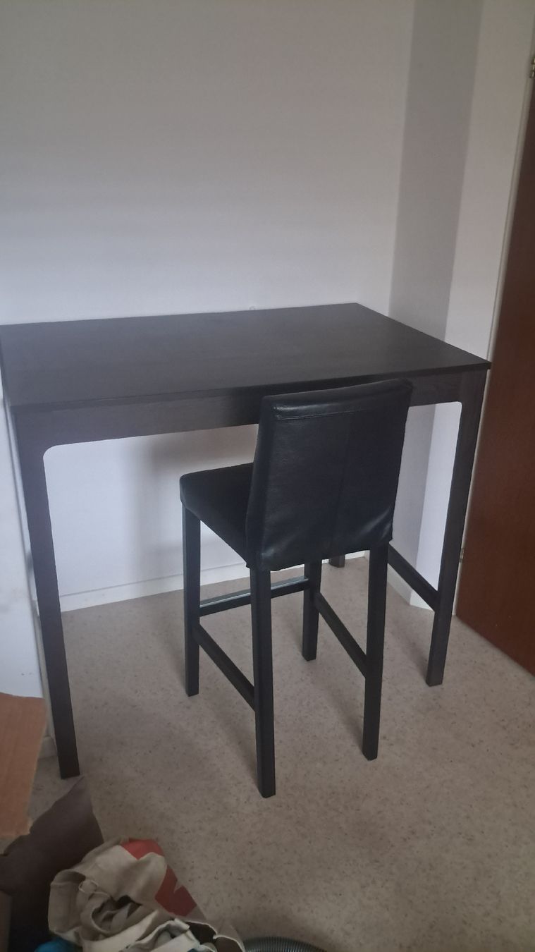 Tischset: Tisch mit Hocker   – Gebraucht aus Ebikon von dar_fd2m 1