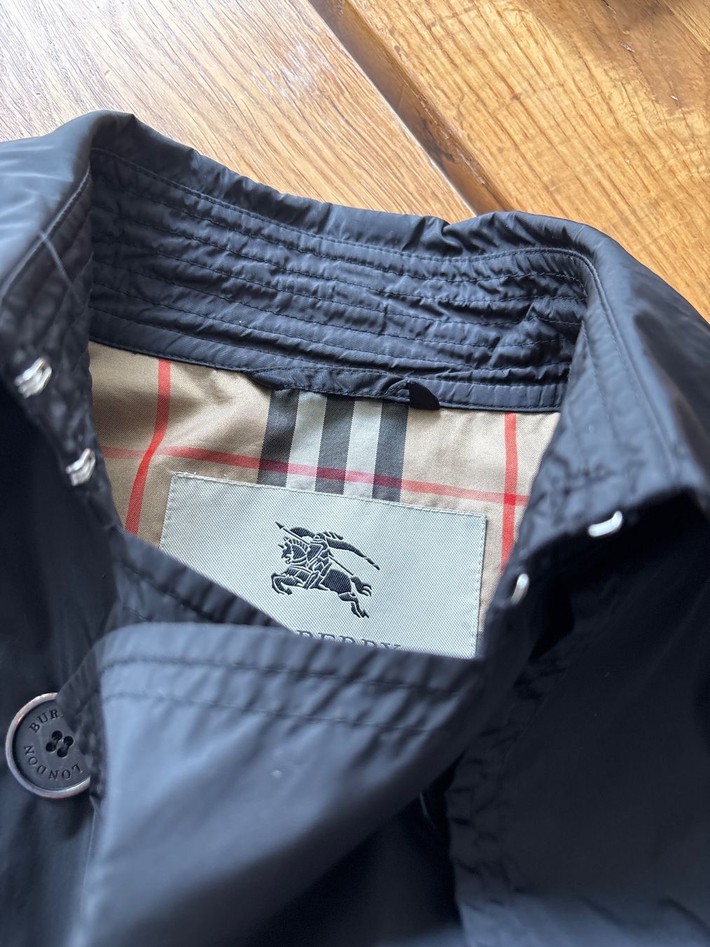 Burberry Cappotti: Schwarzer Burberry Trenchcoat, Grösse S – Usato da Suhr venduto da star033 3