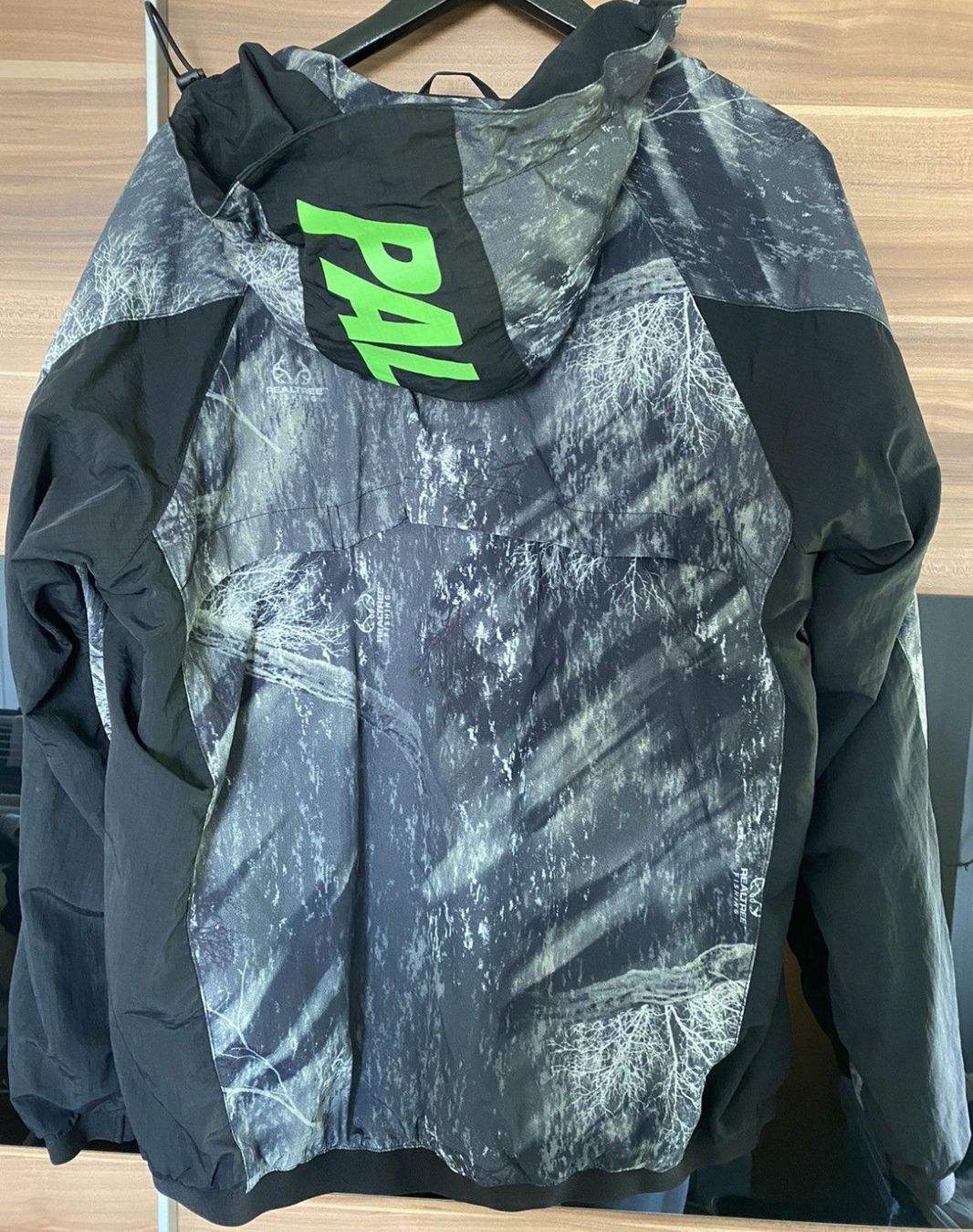 Giacche: palace asymetric real tree shell top M – Nuovo (secondo la descrizione) da wädenswil venduto da 112345