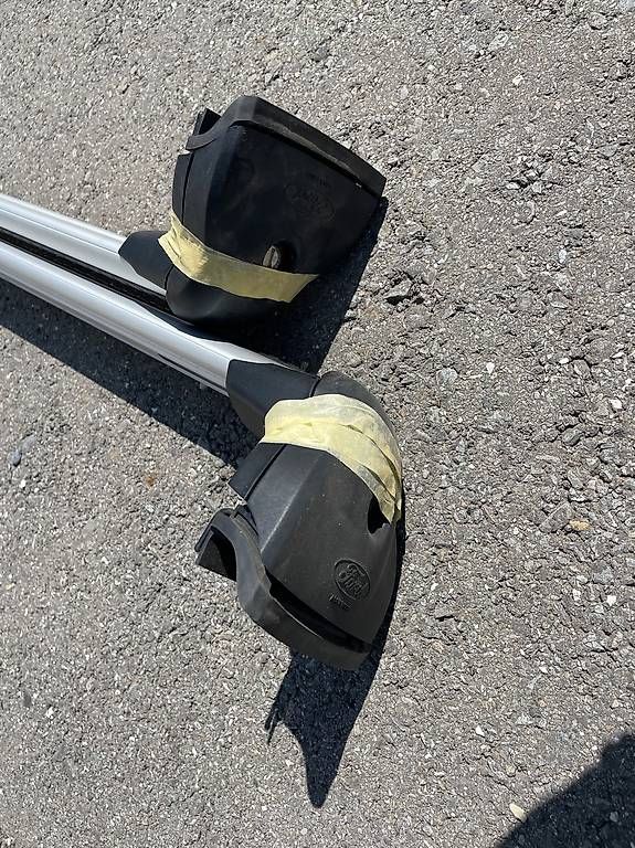 Thule Portapacchi: Barre de toit pour Ford Focus ou C-Max – Usato da Conthey venduto da ditade 1