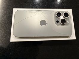 Apple iPhone 15Pro - Sprung im Display und defekte Rückseite