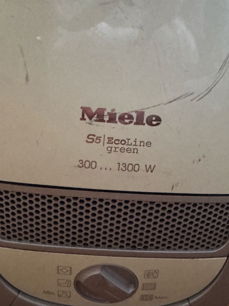 Miele Aspirapolveri & Accessori: Miele S5 EcoLine Green Vacuum Cleaner – Usato da Basel venduto da Heyyelen 1