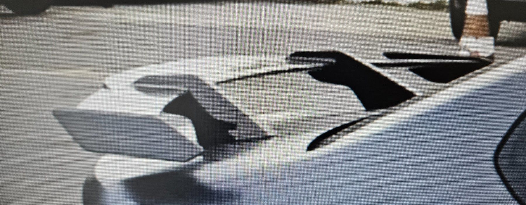 BMW Tutti pezzi di ricambio auto: Spoiler BMW M3 Evolution carbone – Difettoso da Châtel-St-Denis venduto da ameireles1973 7